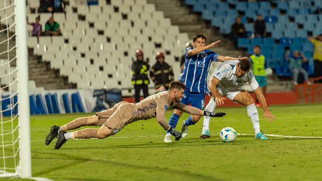 Lance de jogo de futebol ao vivo